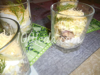 Салат из сардин в фужерах
