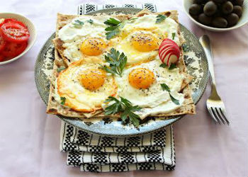Яичница по-французски - Пошаговый рецепт с фото. Вторые блюда. Блюда с яйцами, с сыром, молоком