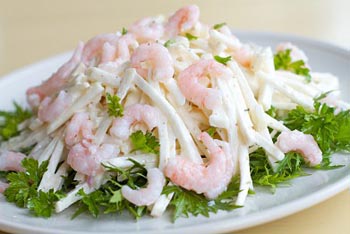 Рецепт салата "Дары моря" с креветками и кальмарами