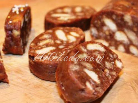 Шоколадная колбаска с орехами